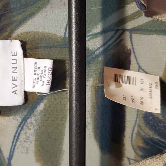 Warm Tone Tropical Avenue Blouse Beige-Brown-Green. Plus Size 18/20. - Picture 6 of 6